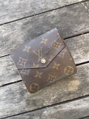 Authentic Louis Vuitton Monogram Tri-Fold Wallet